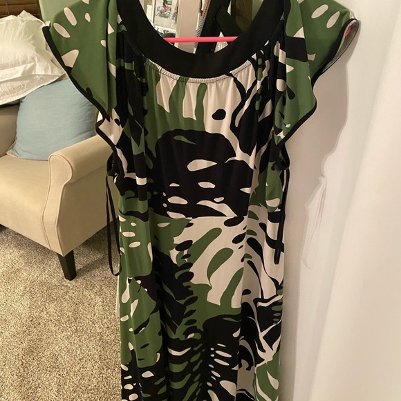 Dress - Picture 2 of 3